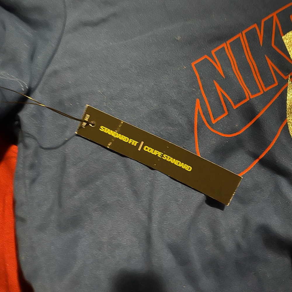 BNWT NIKE DRI-FIT STANDARD FIT TEE - Picture 10 of 12